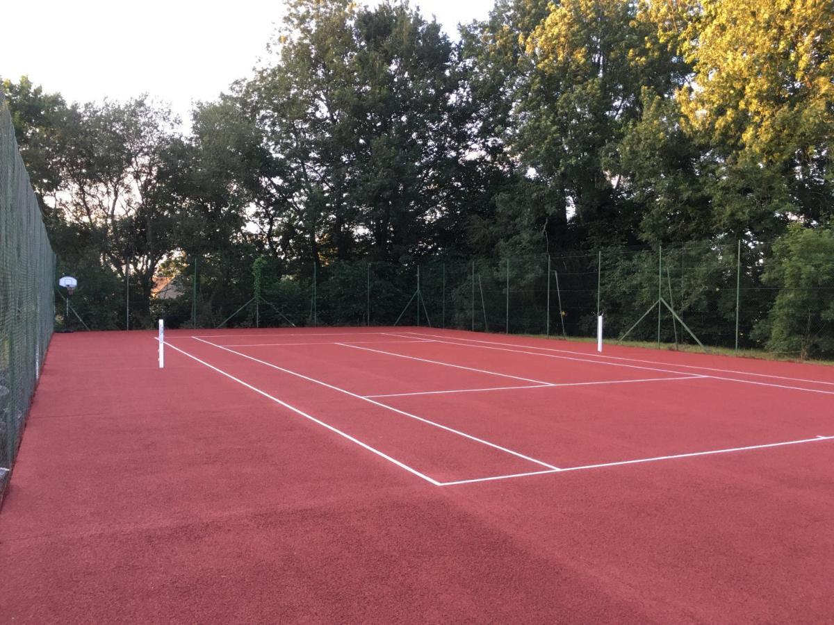 Gite Avec Tennis En Baie Du Mont Saint Michel A 15 Minutes De La Mer Les Chambres Zewnętrze zdjęcie